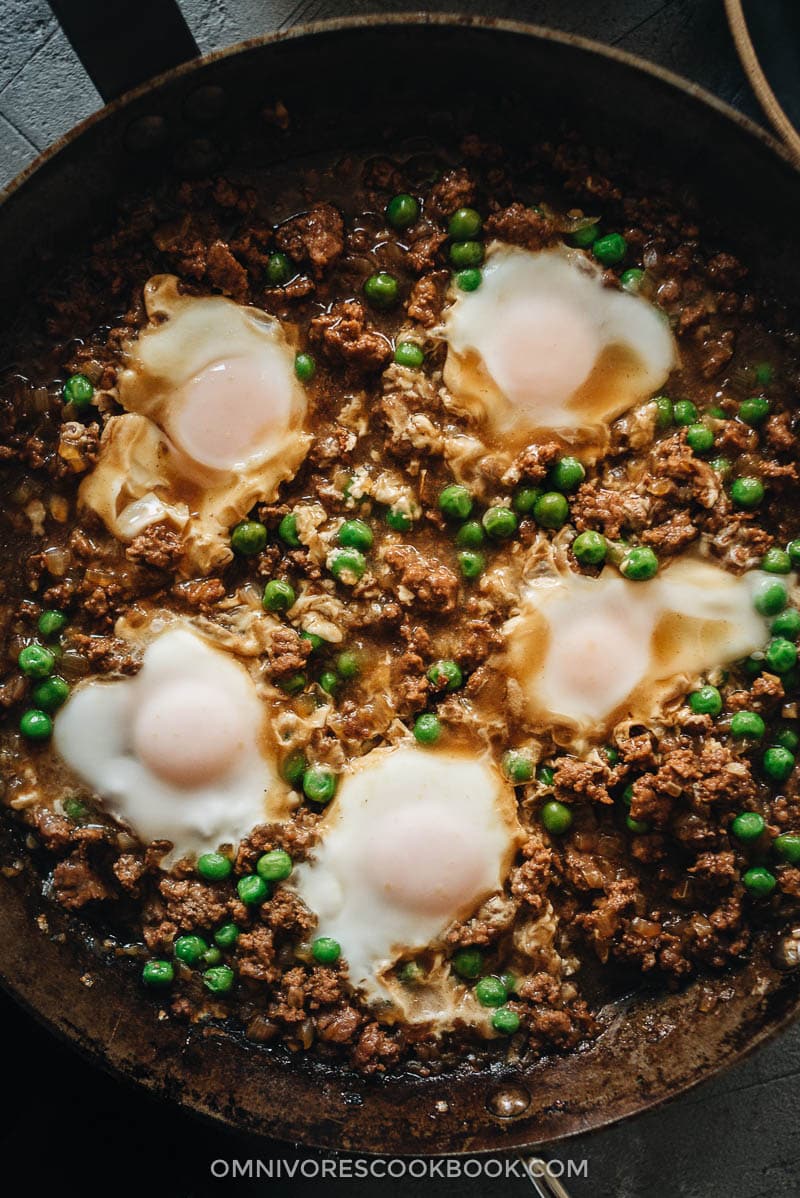 Cantonese minced beef with rice cooked in a pan