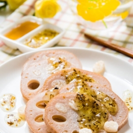 Honey Lotus Root with Sticky Rice (糯米藕) | omnivorescookbook.com