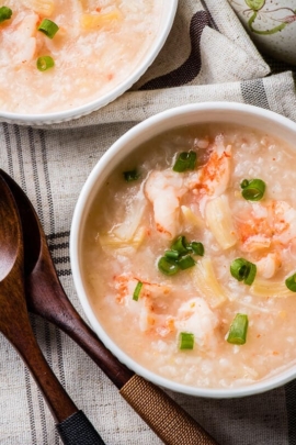 Seafood Congee - the ultimate comfort food | omnivoerscookbook.com