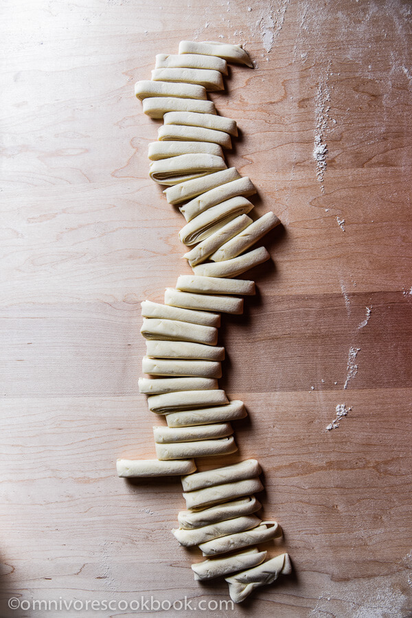 Fresh Homemade Noodles (手擀面) - Try out these fresh homemade noodles with your favorite noodle sauce - it will bring your noodle experience to a whole new level! | omnivorescookbook.com