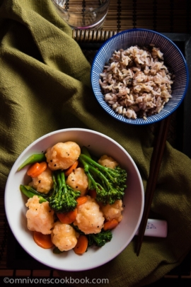 Lemon Shrimp Balls - Super springy and flavorful shrimp balls served with a delightful lemon sauce! Can be served as a main dish or as a cold salad. | omnivorescookbook.com