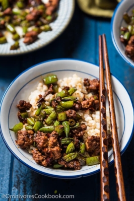 Stir Fried Green Beans with Ground Pork (豆角炒肉末) - a healthy dish that uses the minimum amount of protein to bring you the greatest satisfaction | omnivorescookbook.com