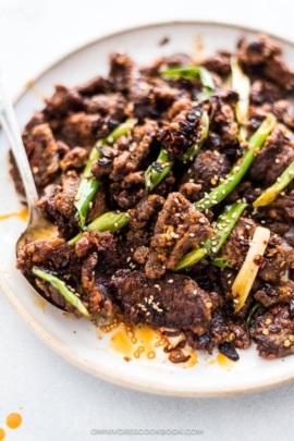 Crunchy, crispy beef tossed in a super umami hot sauce. A must try if you love Sichuan food. | Chinese Food | Stir Fry | Spicy |