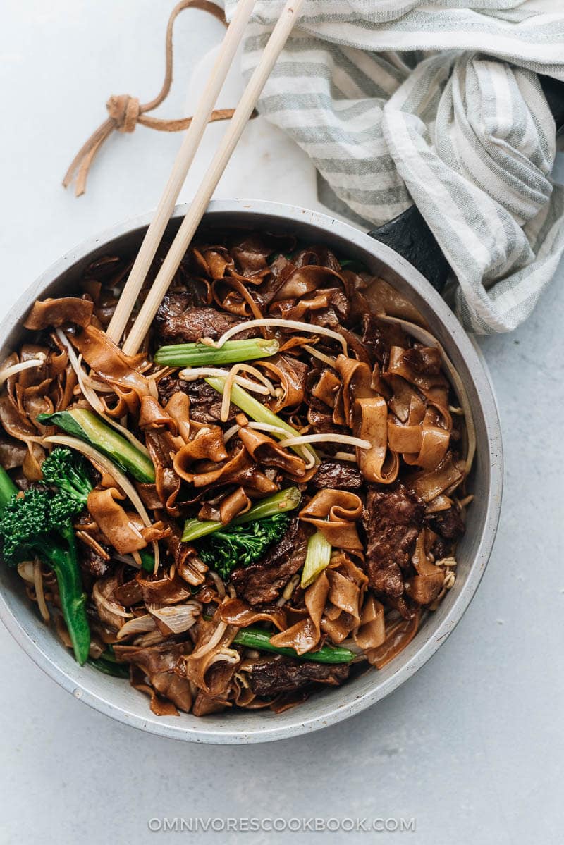 This beef chow fun is loaded with fat noodles, tender steak, and crisp veggies. Even better, now you can cook restaurant-style fried noodles in your home kitchen with a flat skillet! {Gluten-Free Adaptable}