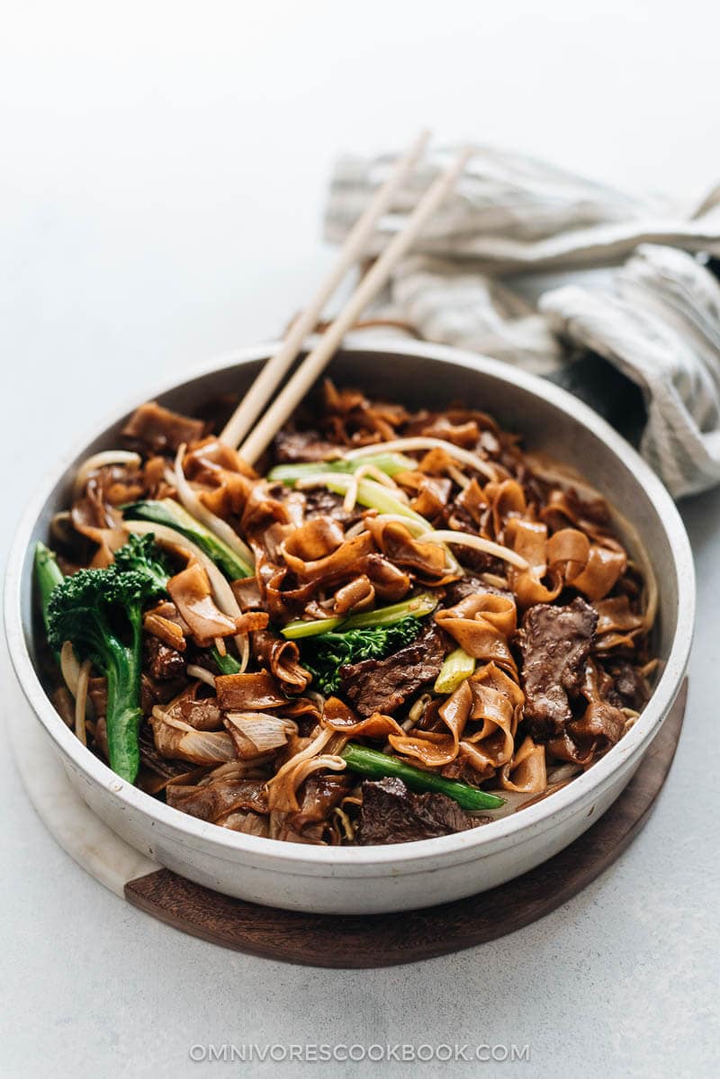 This beef chow fun is loaded with fat noodles, tender steak, and crisp veggies. Even better, now you can cook restaurant-style fried noodles in your home kitchen with a flat skillet! {Gluten-Free Adaptable}