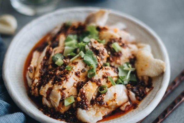 Want to make that addictive Sichuan saliva chicken just like Chinese restaurants serve it? This is the only recipe you need.