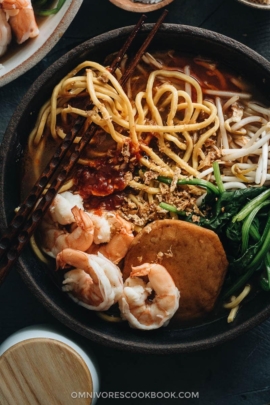 Hokkien Prawn Mee Noodle Soup (Hae Mee) close up