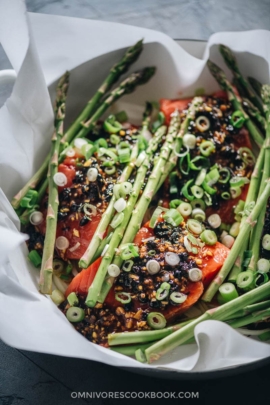 Making steamed salmon with black bean sauce close-up