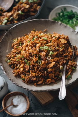 Fried rice with eggs and green onions