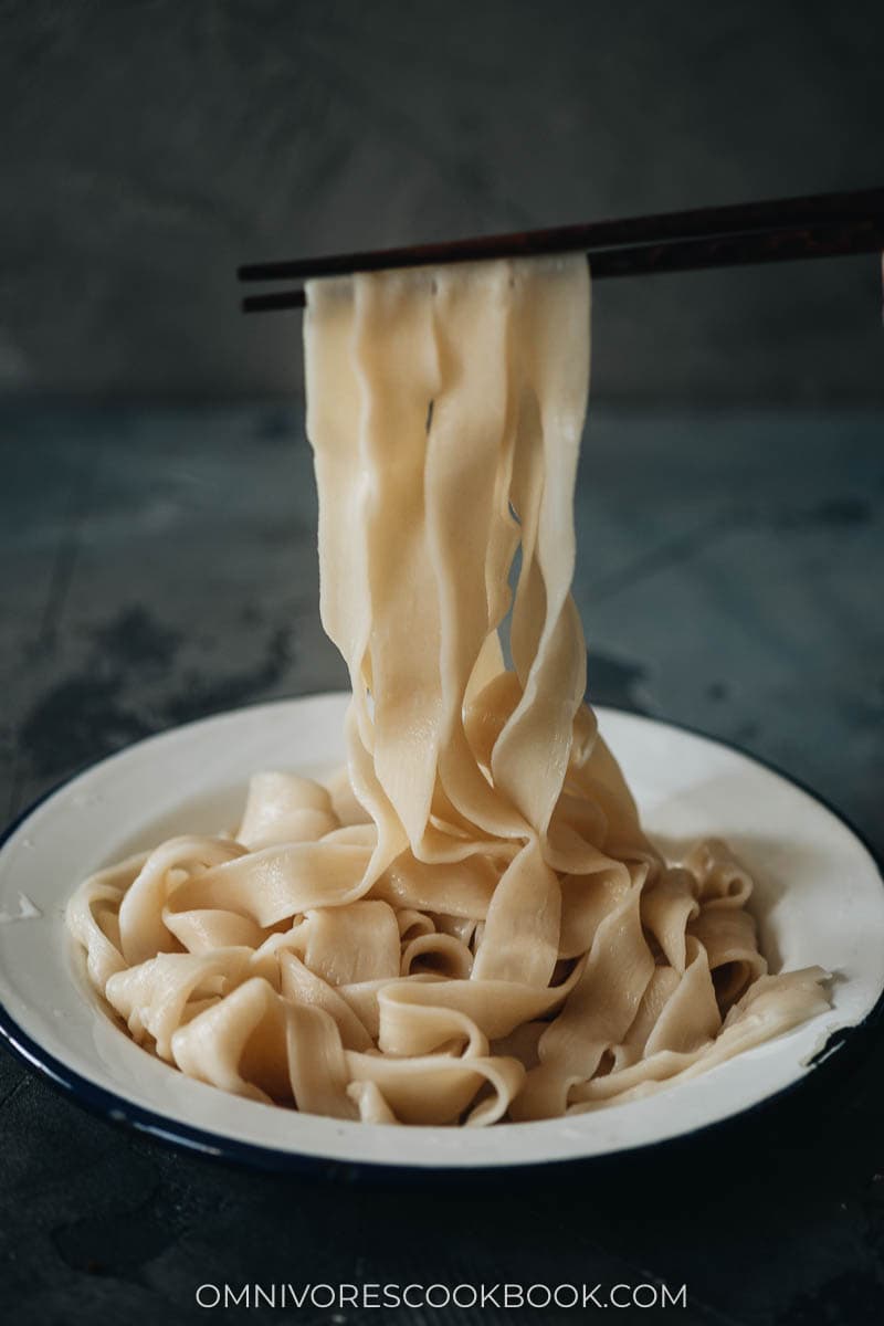 Boiled flat noodles