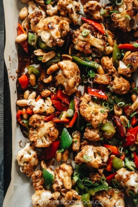 Roasted cauliflower with pepper and peanut coated in sauce