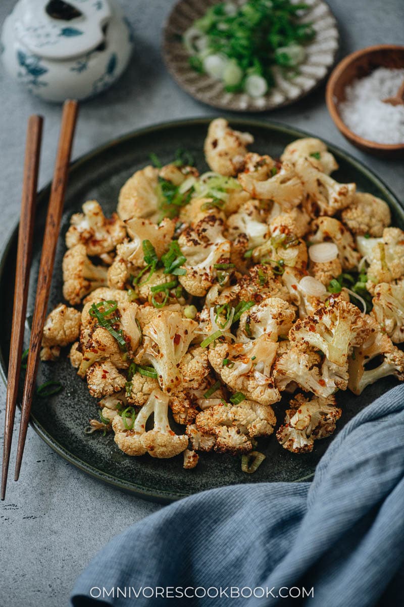 Air fryer cauliflower served in a plate