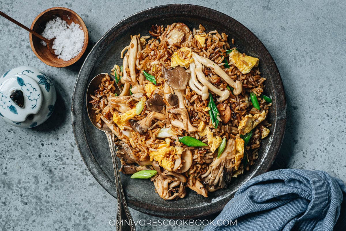 Mushroom Fried Rice (蘑菇炒饭)