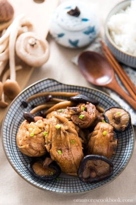 Braised Chicken with Mushroom (小鸡炖蘑菇) | omnivorescookbook.com